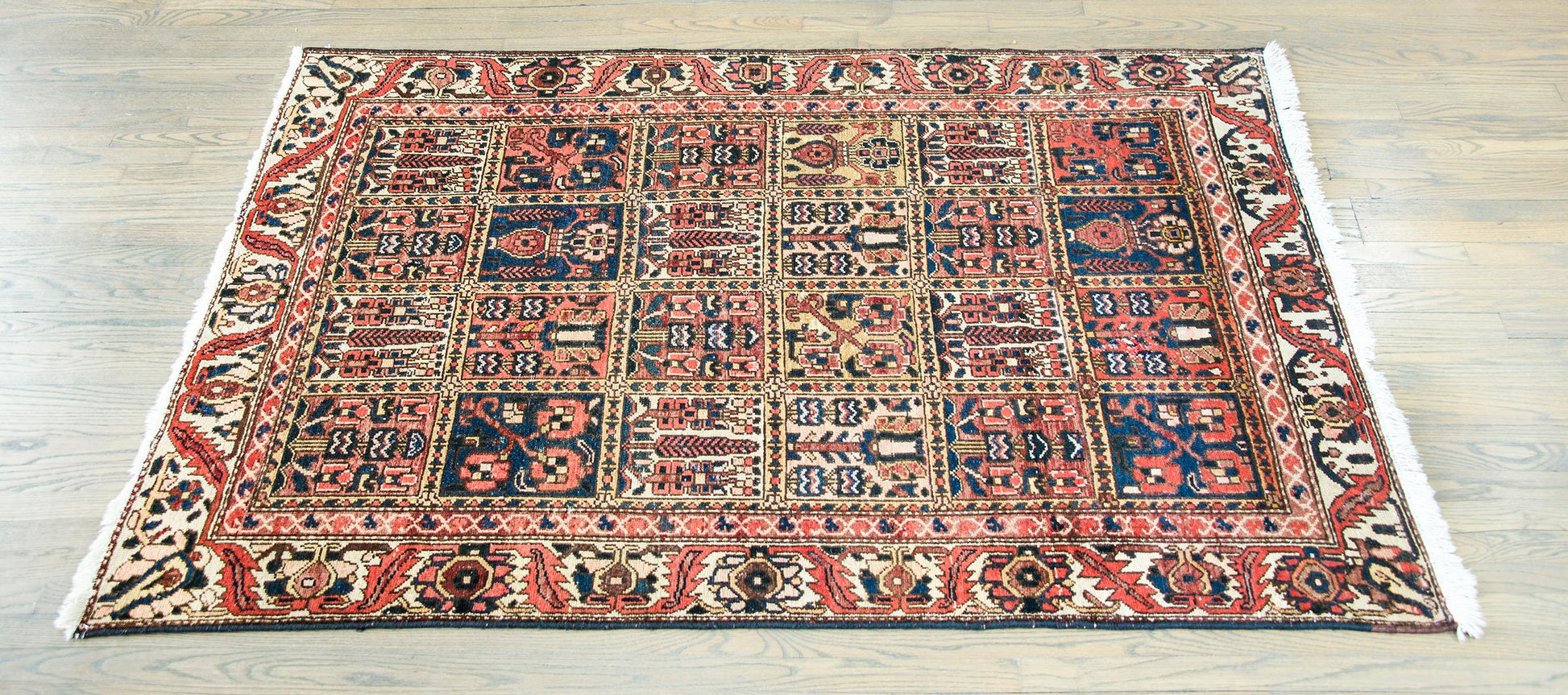 Early 20th Century Bakhtiari Rug For Sale