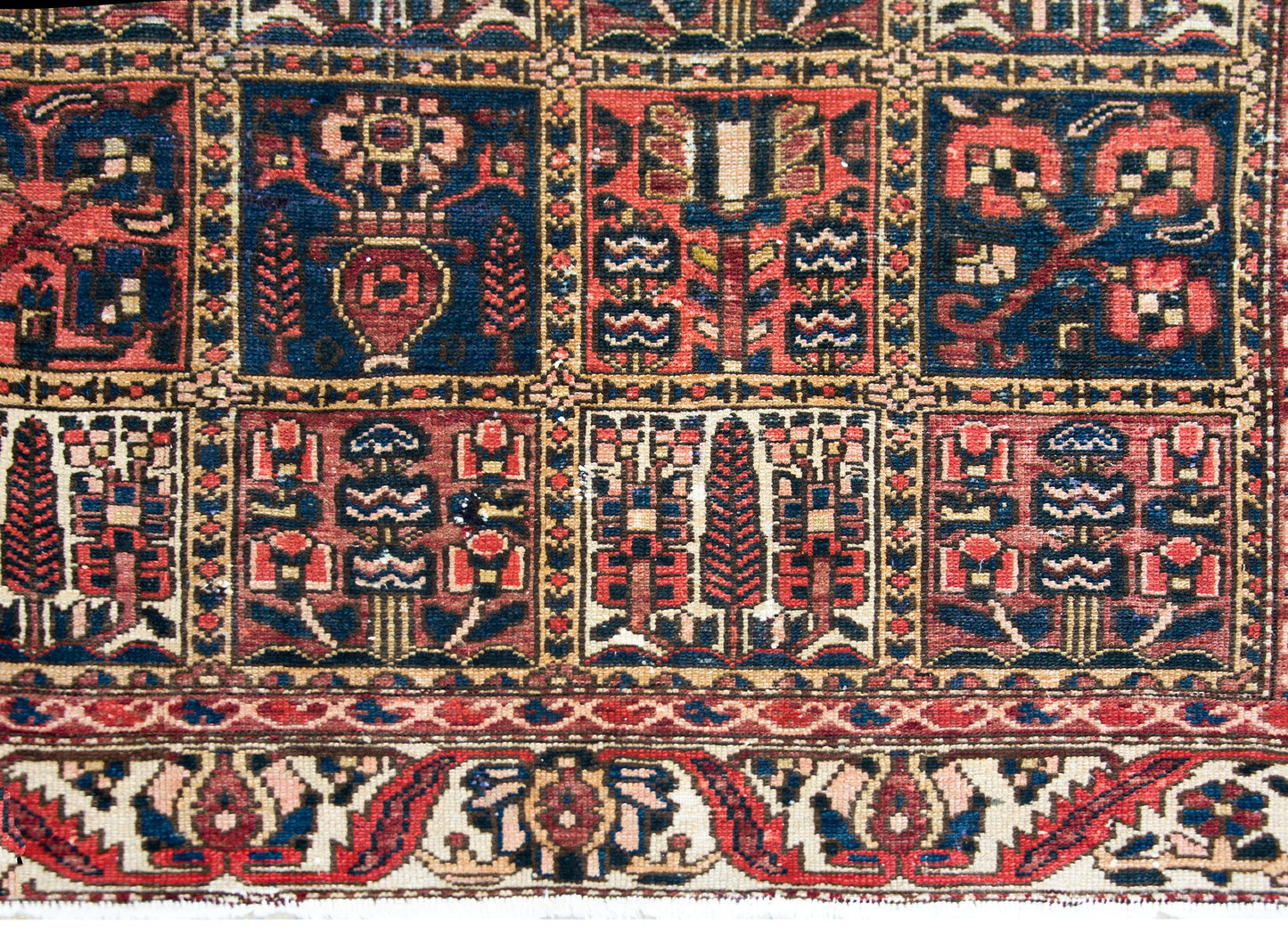 Early 20th Century Bakhtiari Rug For Sale
