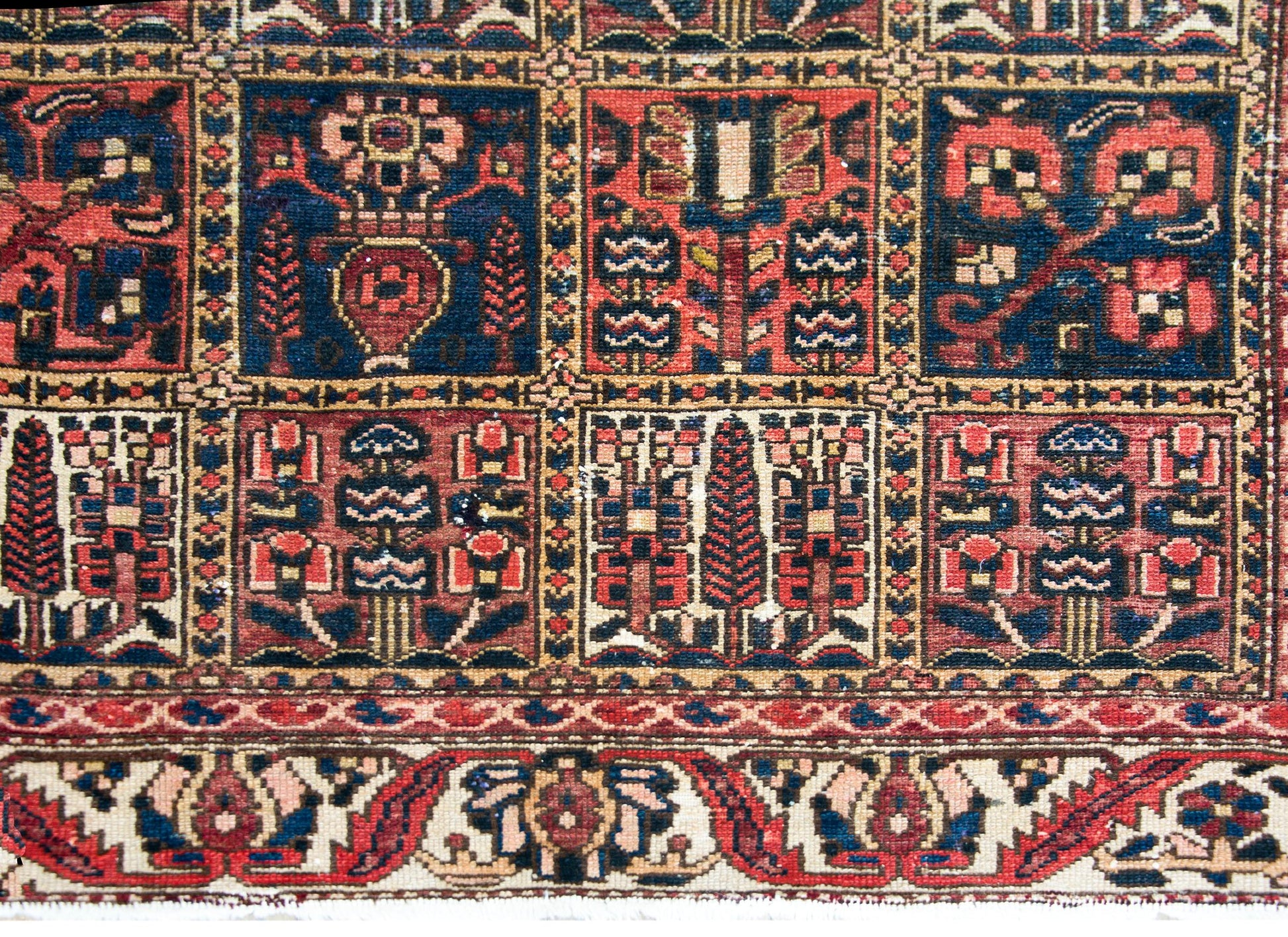 Early 20th Century Bakhtiari Rug For Sale