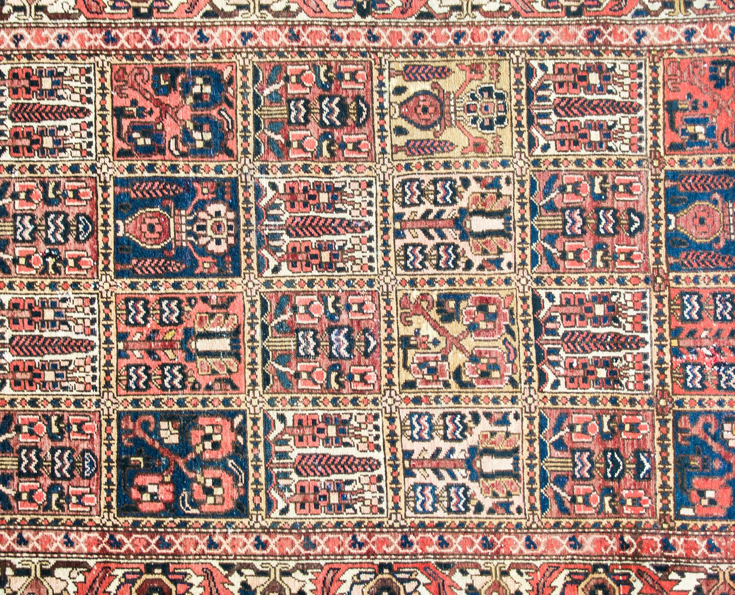 Early 20th Century Bakhtiari Rug For Sale