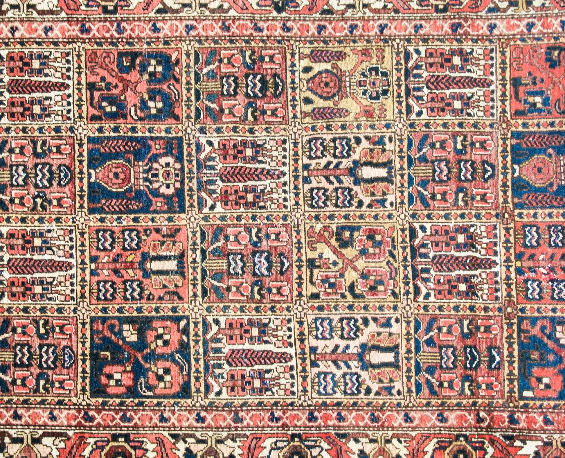 Early 20th Century Bakhtiari Rug For Sale