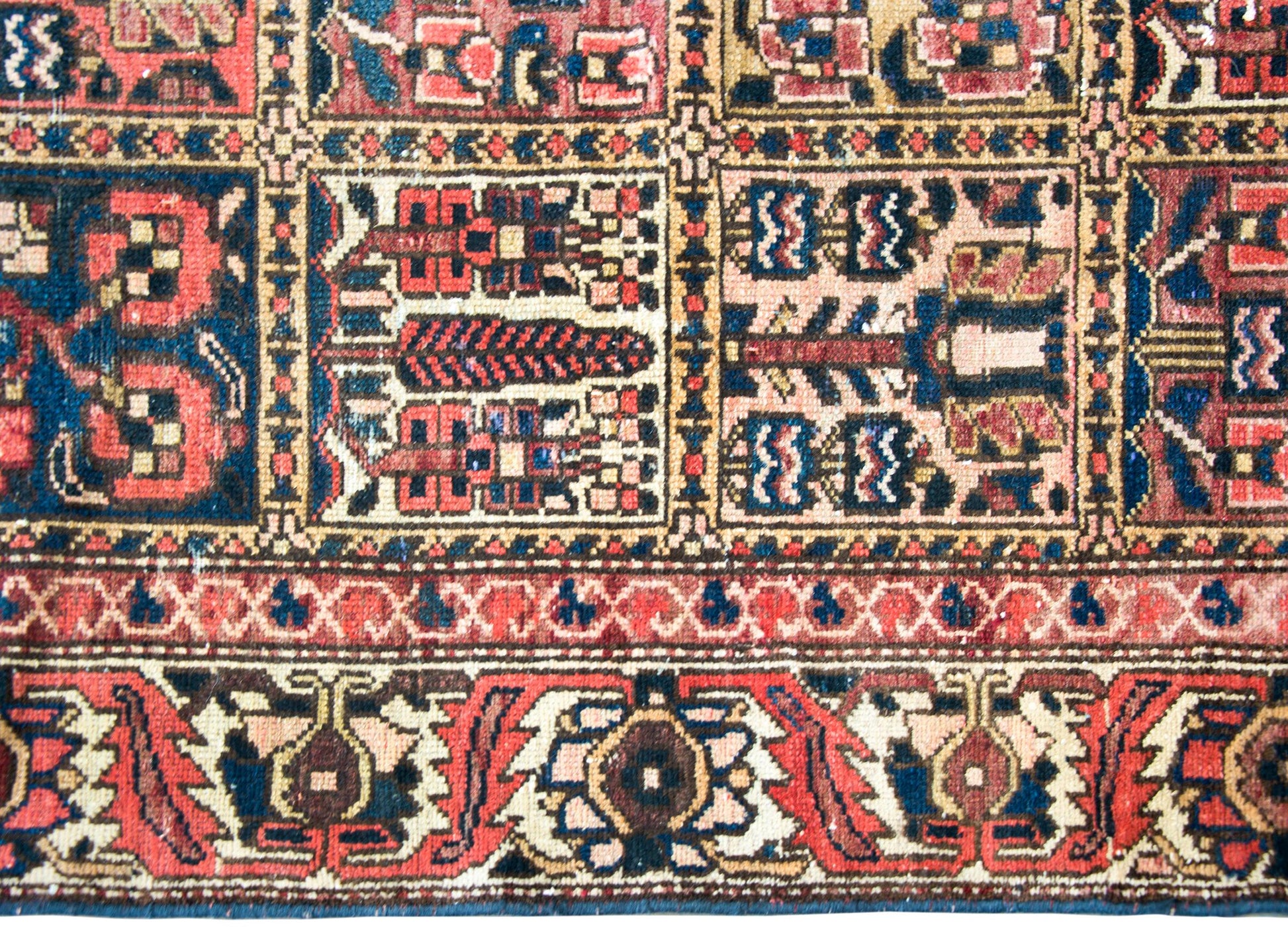 Early 20th Century Bakhtiari Rug For Sale