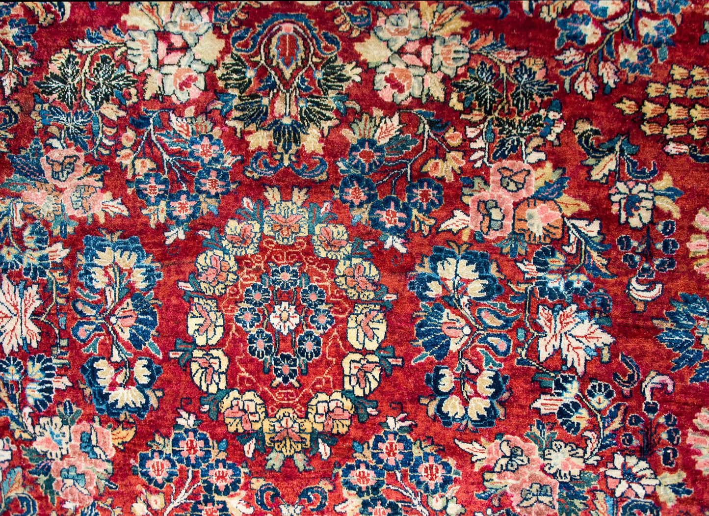 Early 20th Century Persian Sarouk Rug For Sale