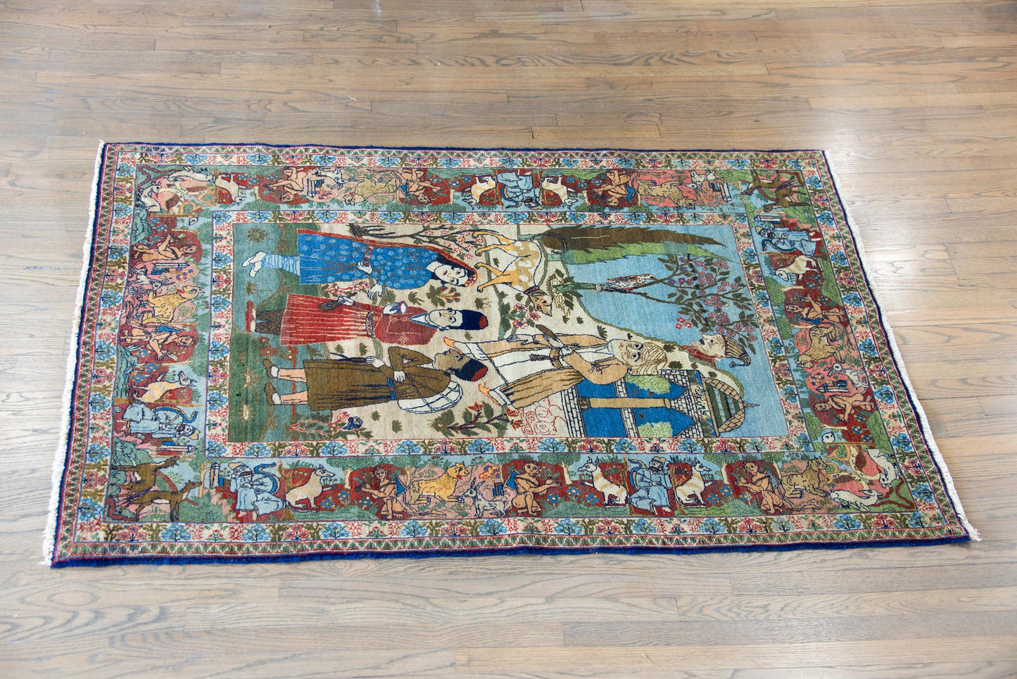Early 20th Century Pictorial Isfahan Rug For Sale