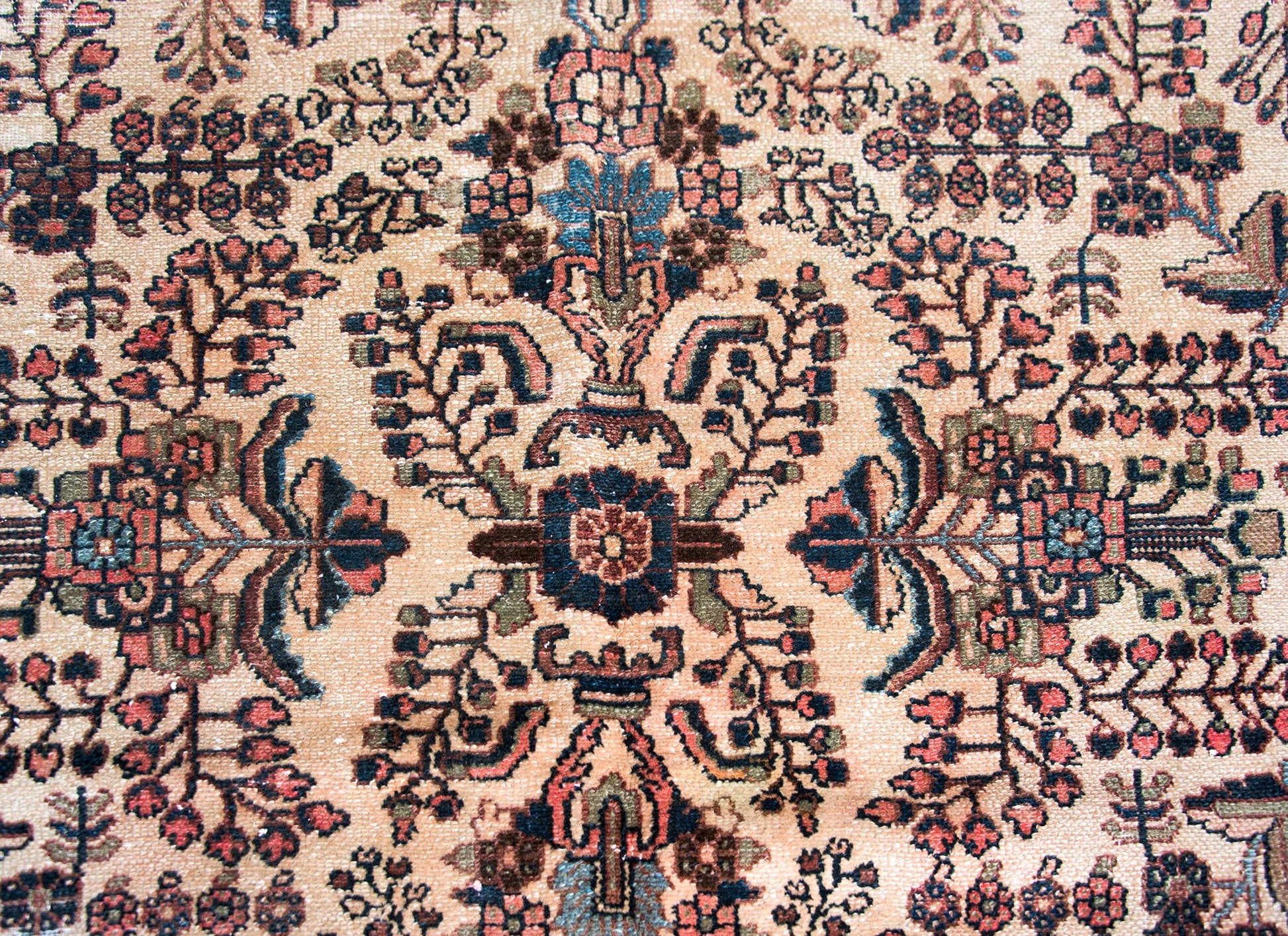 Early 20th Century Dargazin Rug For Sale