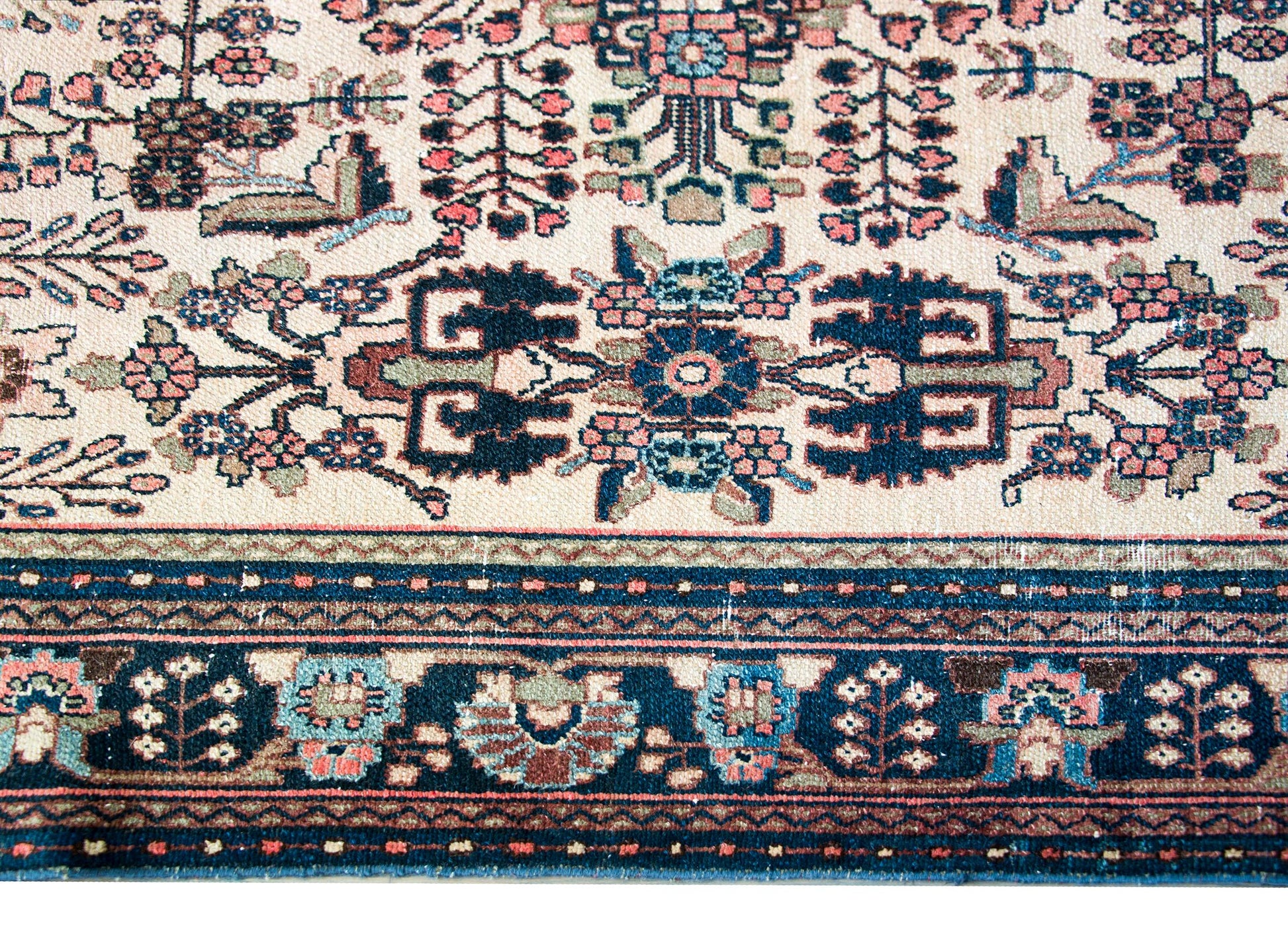 Early 20th Century Dargazin Rug For Sale