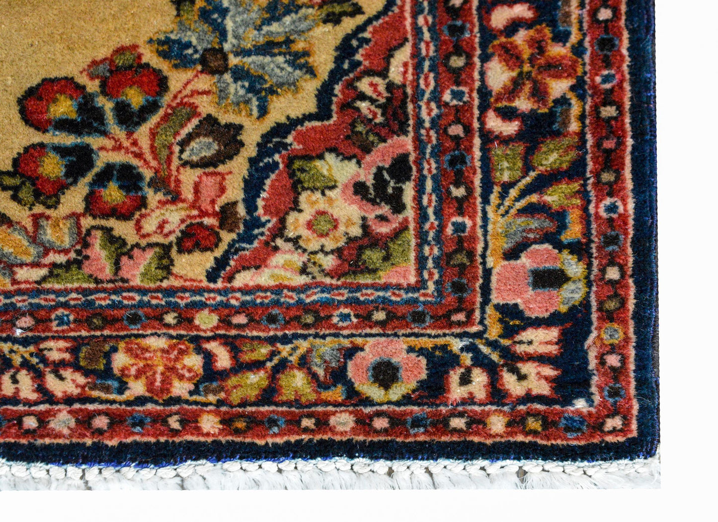 Early 20th Century Sarouk Rug For Sale