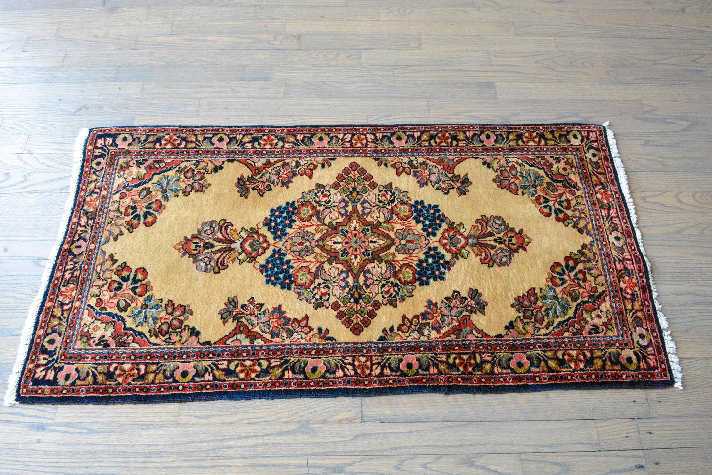 Early 20th Century Sarouk Rug For Sale