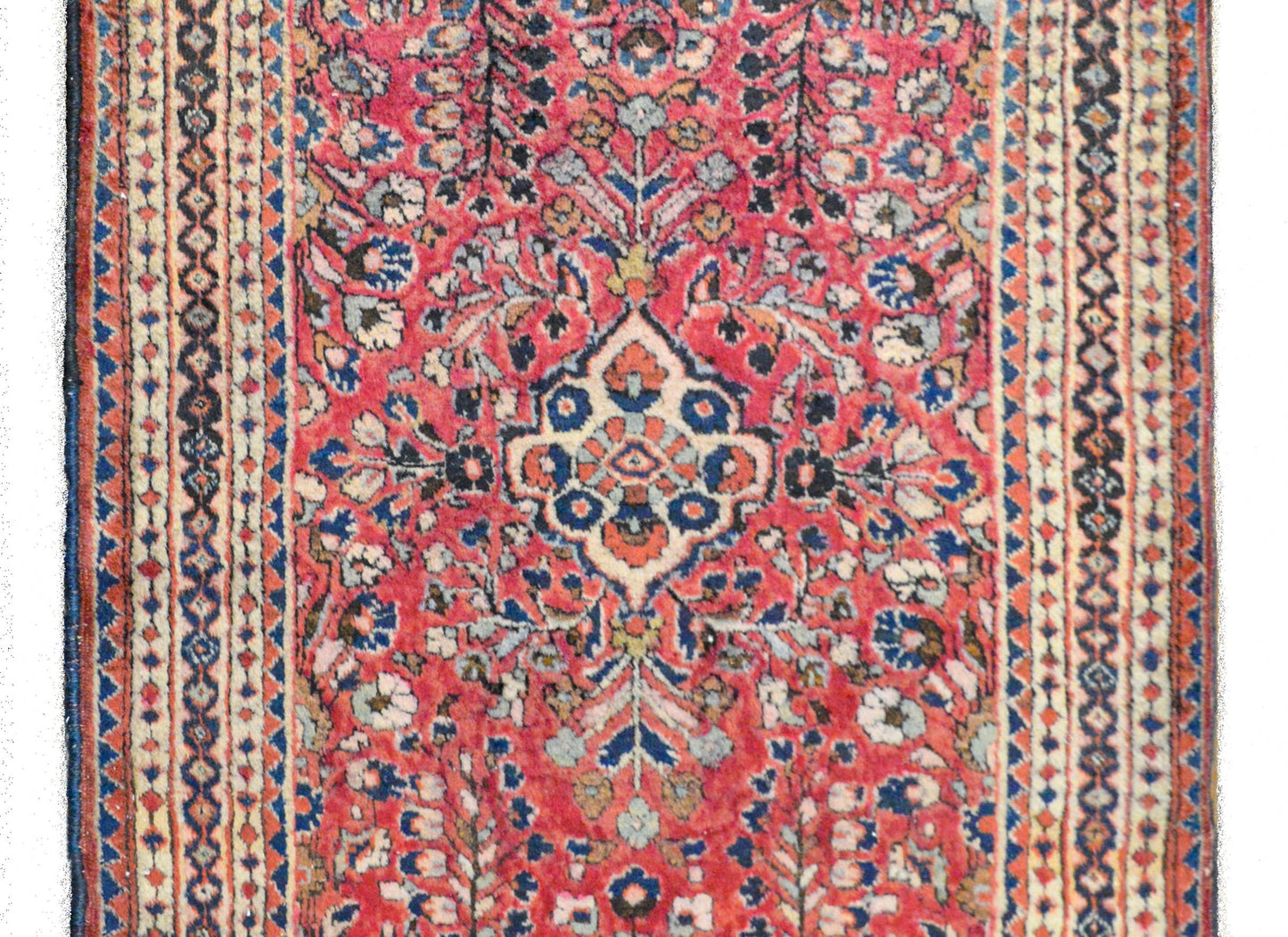 Early 20th Century Sarouk Rug For Sale