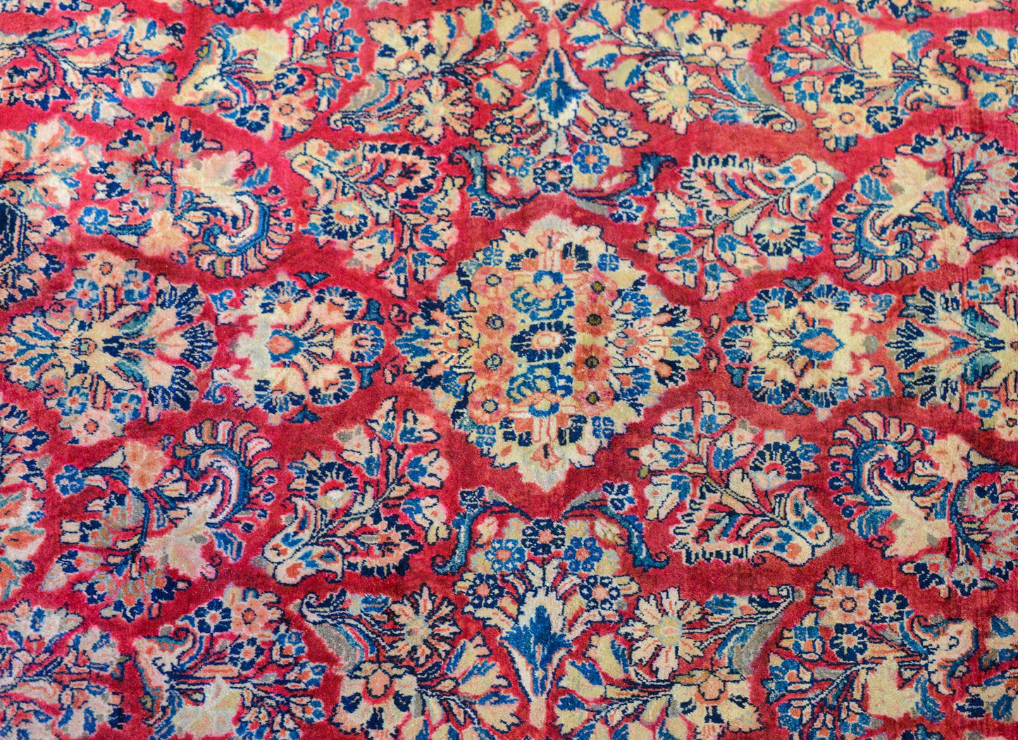 Early 20th Century Sarouk Rug For Sale