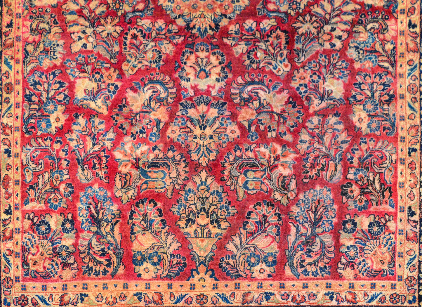 Early 20th Century Sarouk Rug For Sale