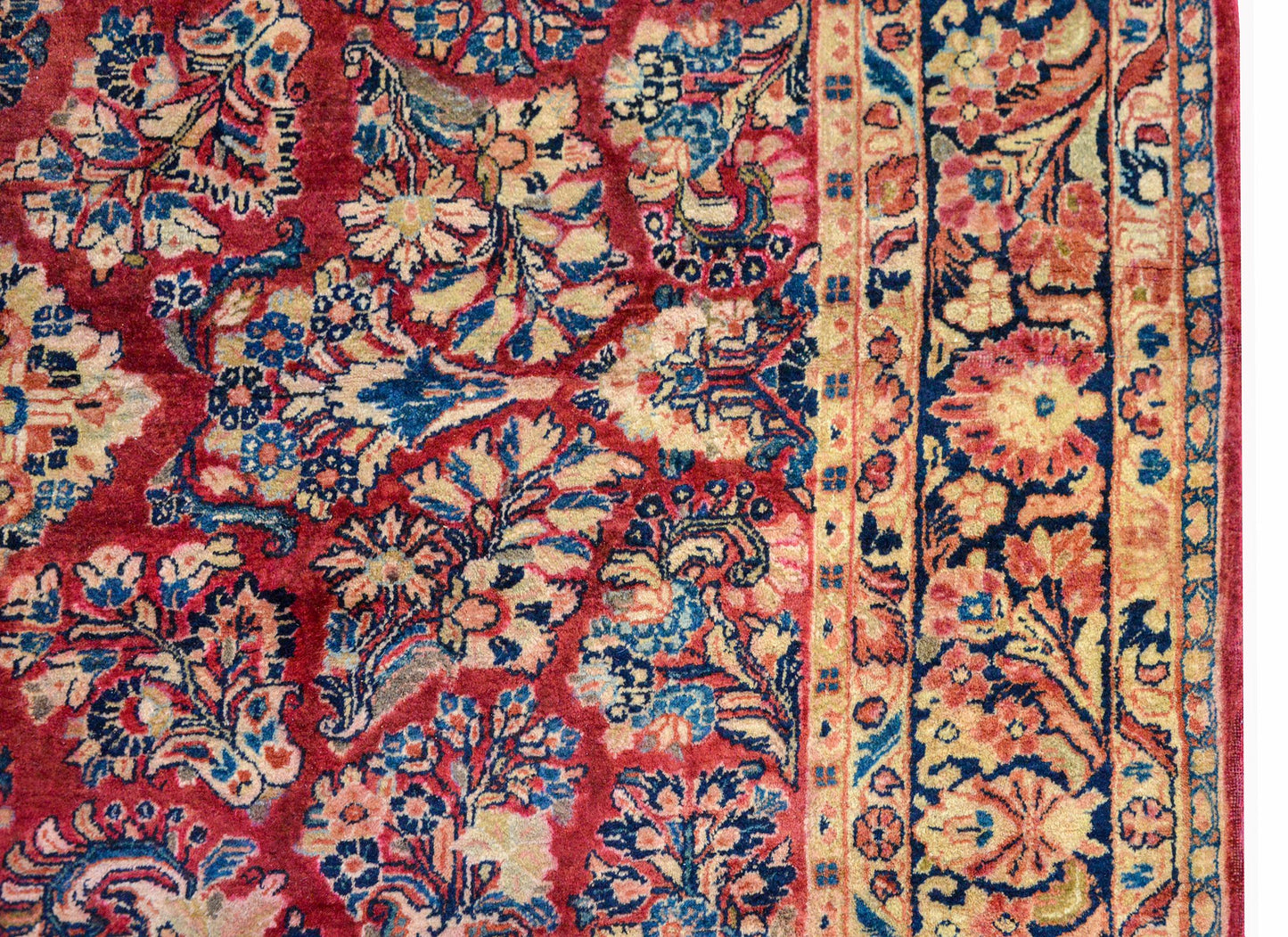 Early 20th Century Sarouk Rug For Sale