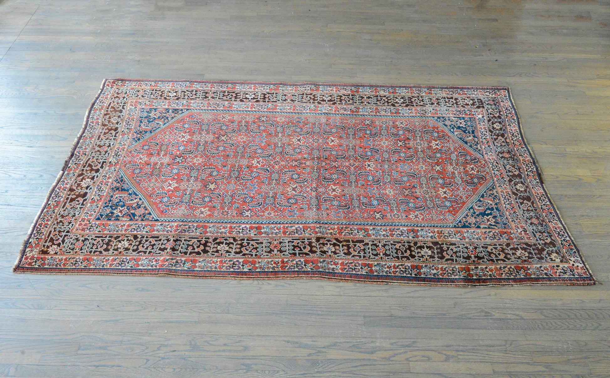 Early 20th Century Gashgaei Rug For Sale