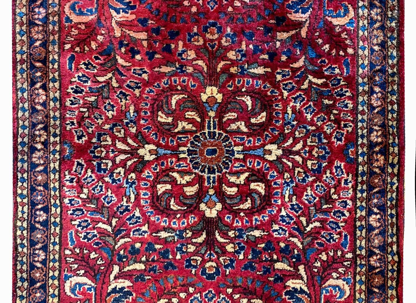 Beautiful Early 20th Century Sarouk Rug For Sale