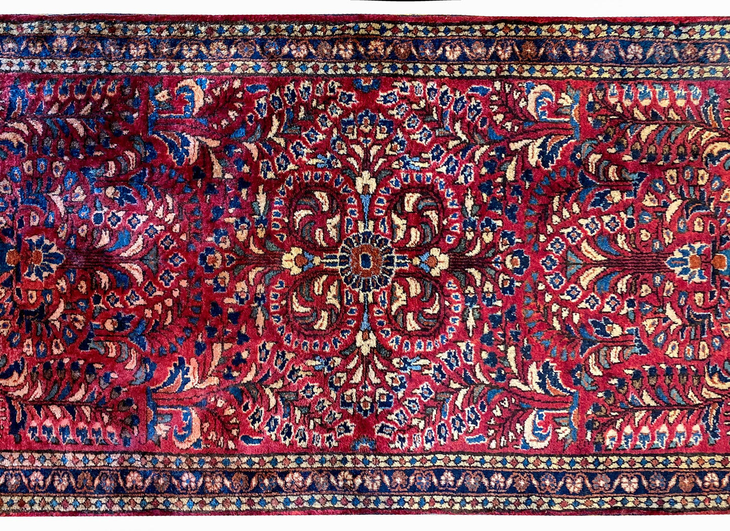 Beautiful Early 20th Century Sarouk Rug For Sale