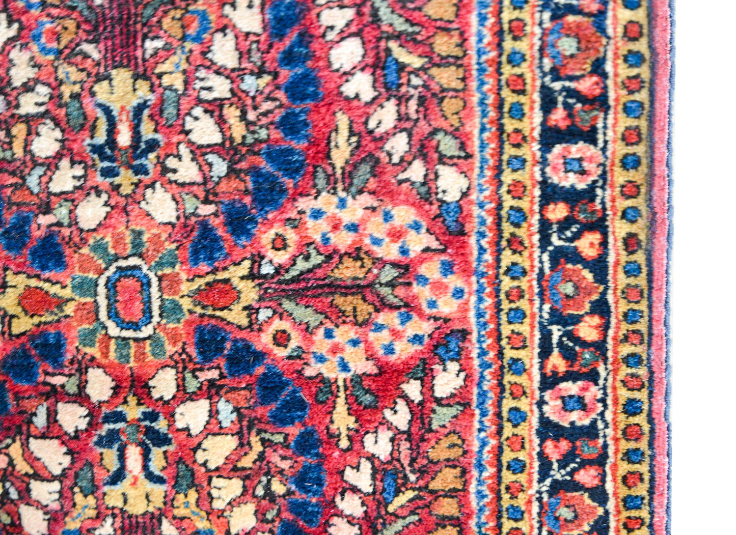 Early 20th Century Sarouk Rug For Sale