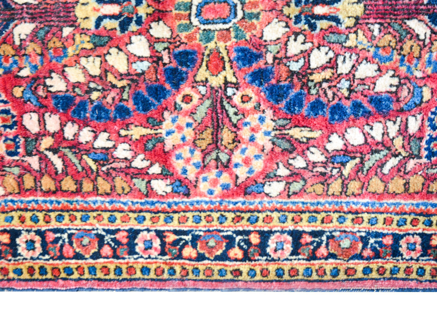 Early 20th Century Sarouk Rug For Sale