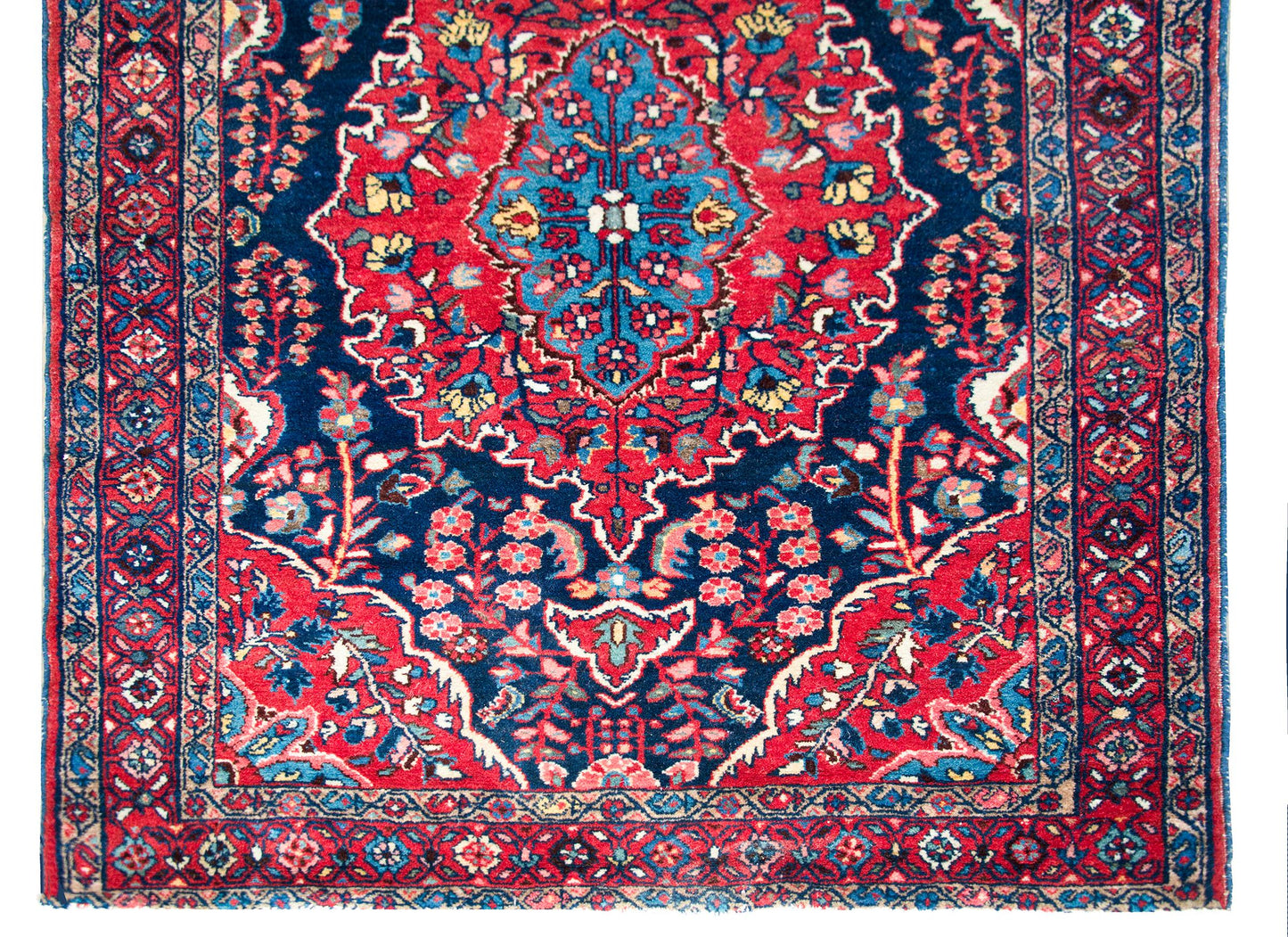 Early 20th Century Persian Sarouk Rug For Sale
