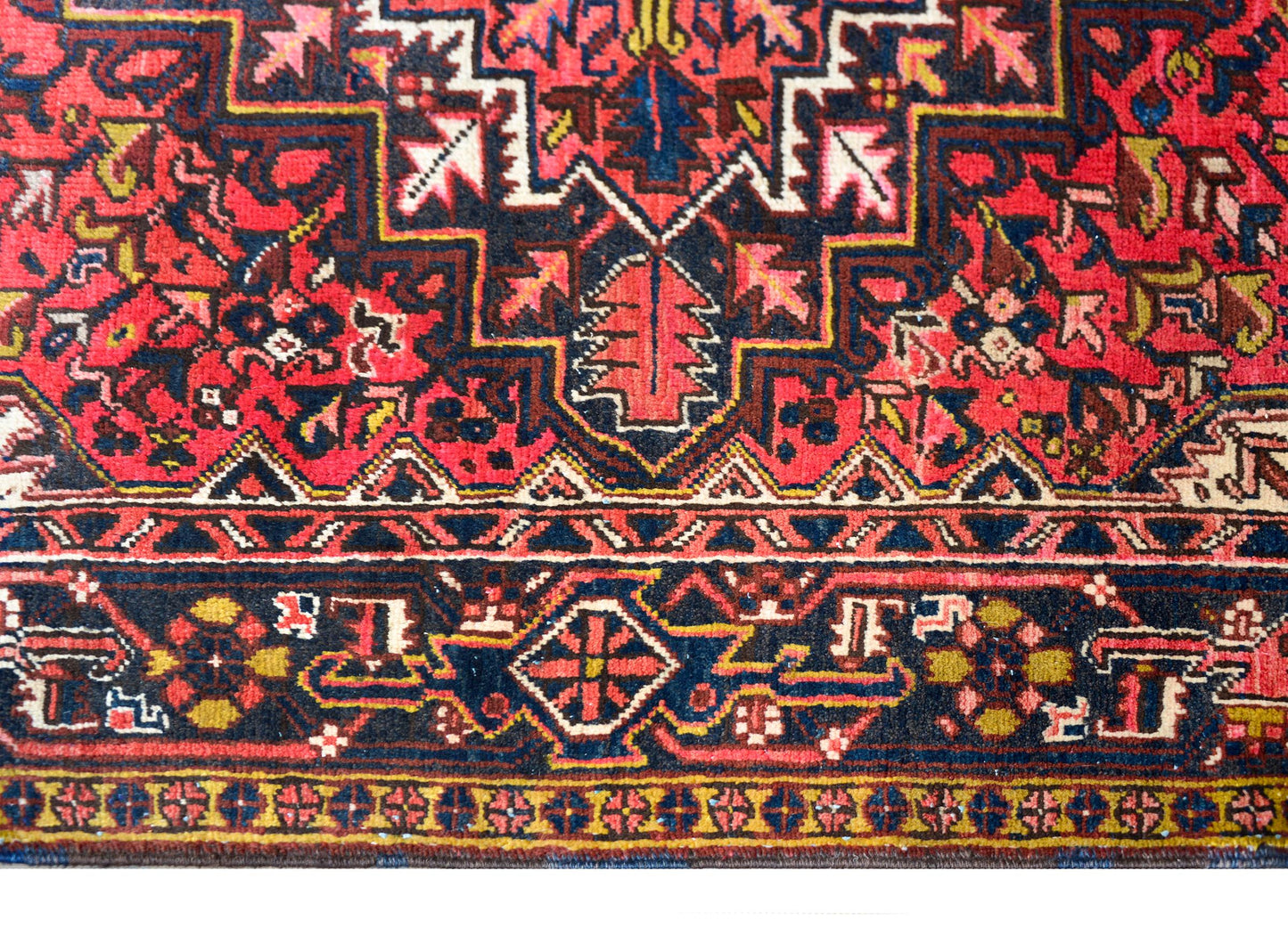 Late 20th Century Persian Heriz Rug For Sale