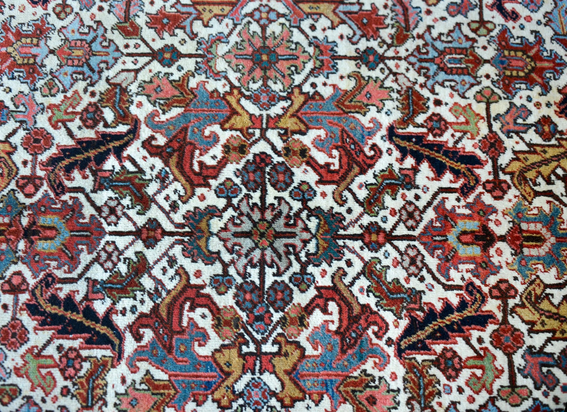 Early 20th Century Heriz Rug For Sale