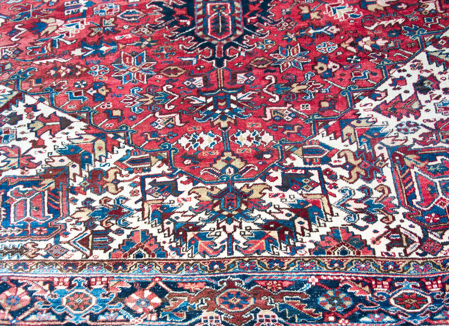 Early 20th Century Persian Heriz Rug For Sale