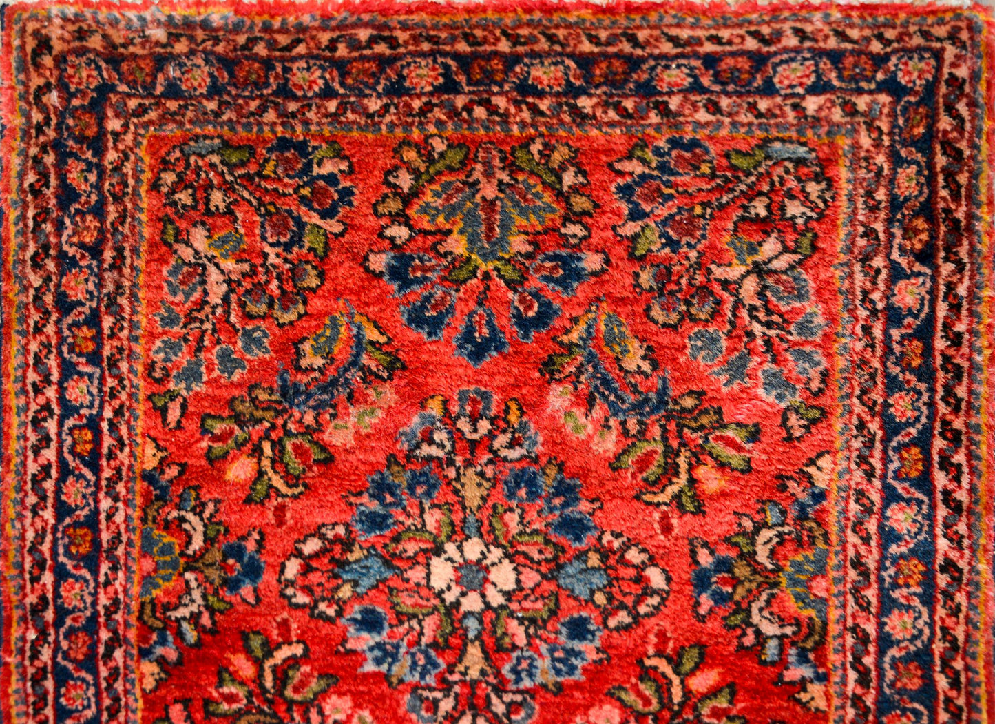 Early 20th Century Persian Sarouk Rug For Sale