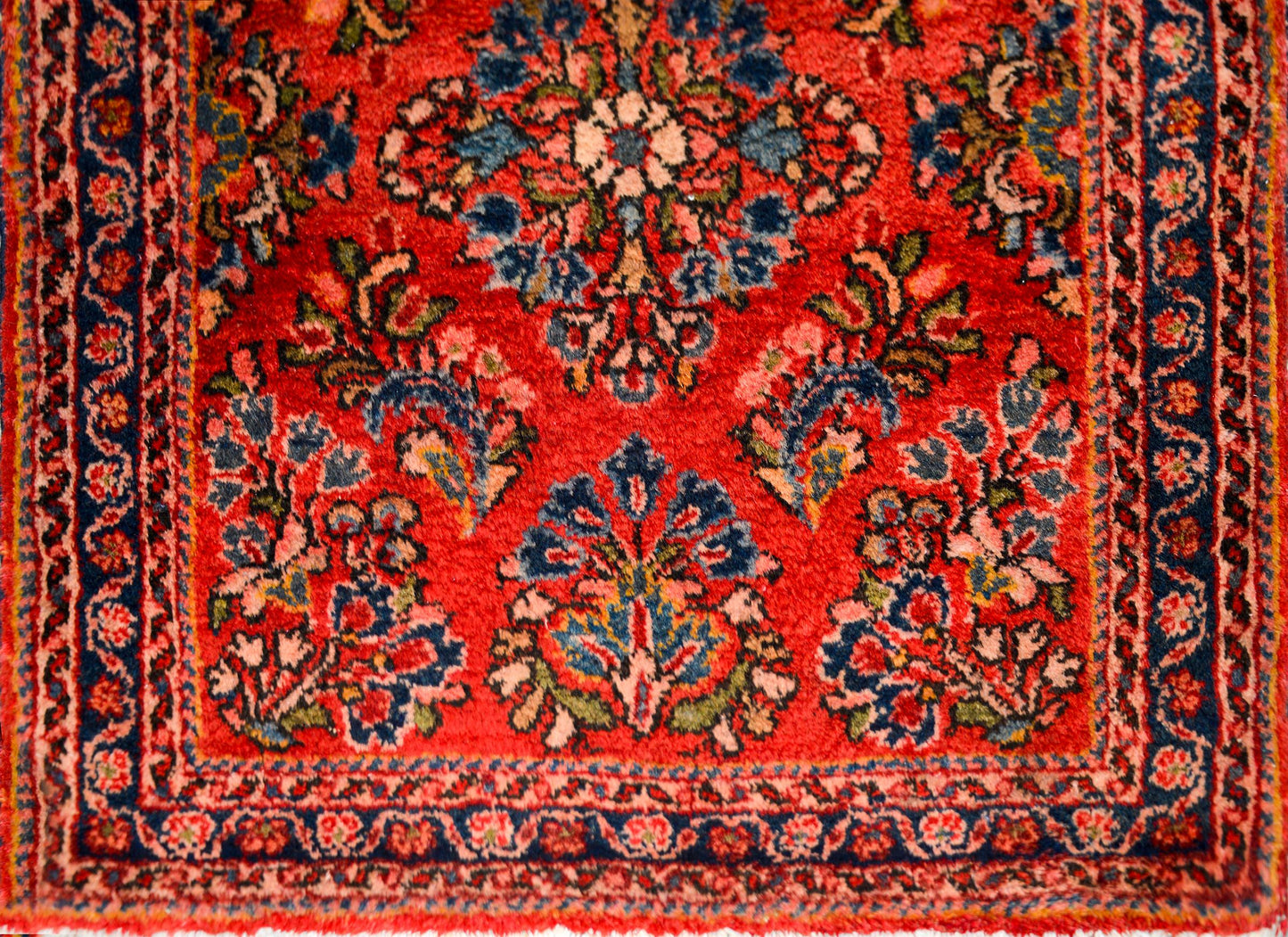 Early 20th Century Persian Sarouk Rug For Sale