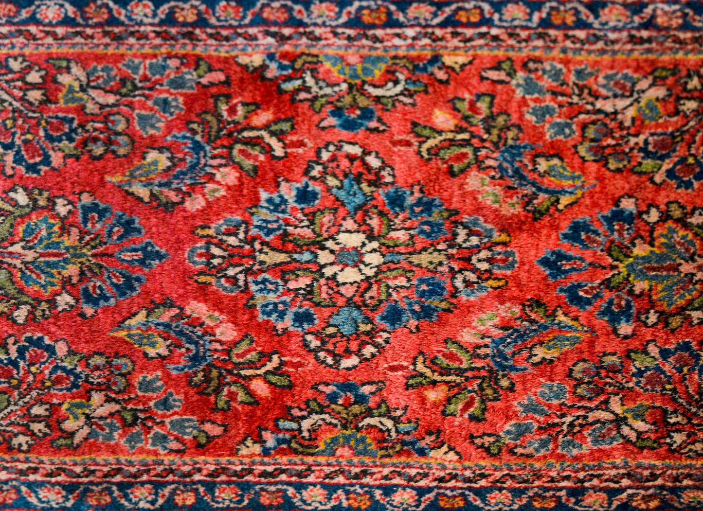 Early 20th Century Persian Sarouk Rug For Sale