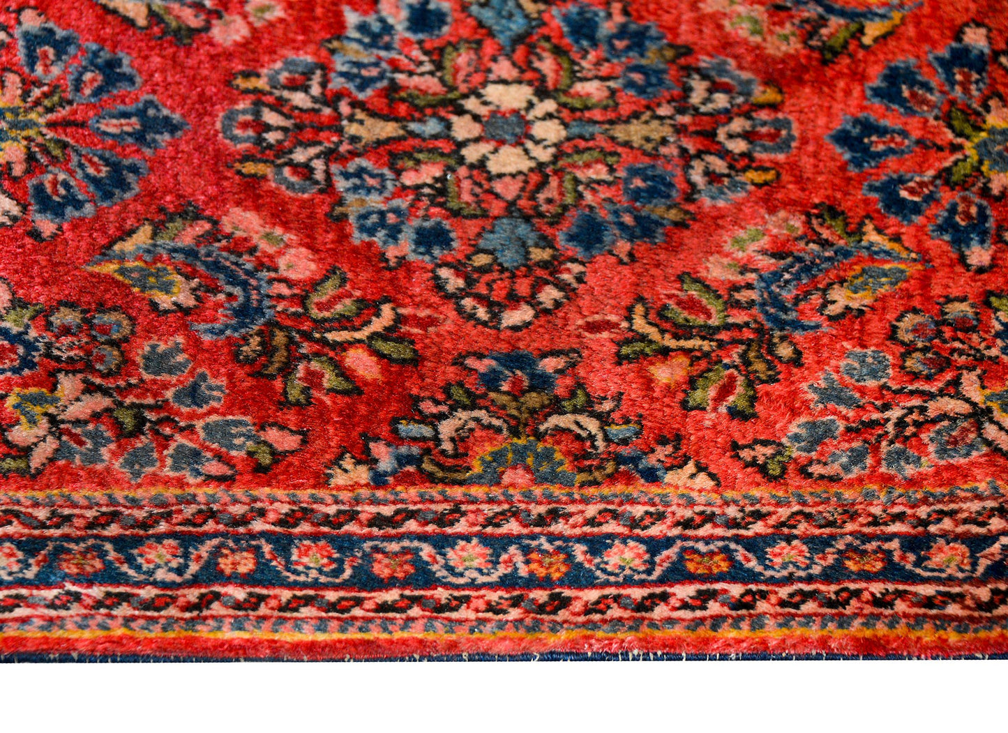 Early 20th Century Persian Sarouk Rug For Sale