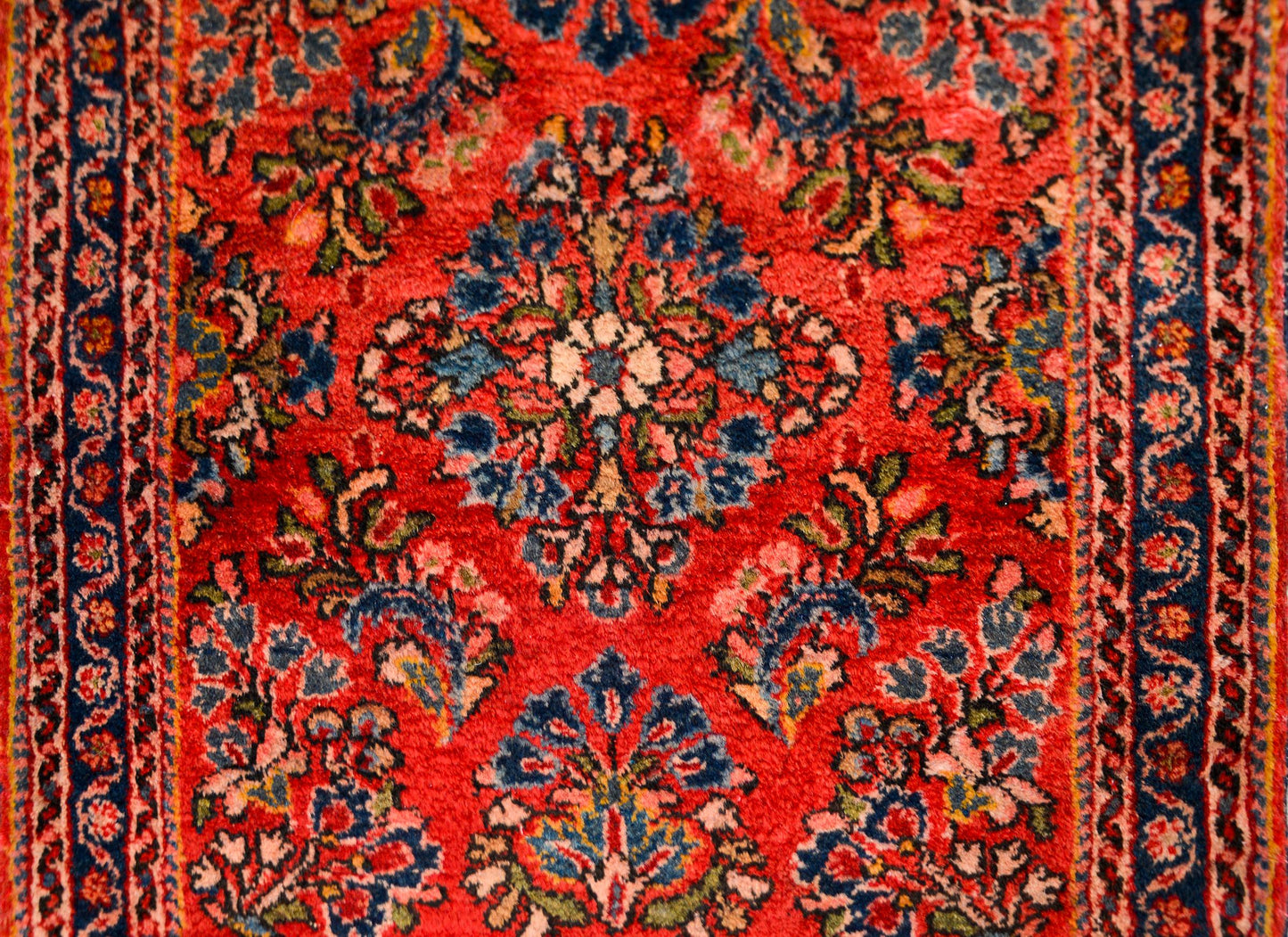 Early 20th Century Persian Sarouk Rug For Sale