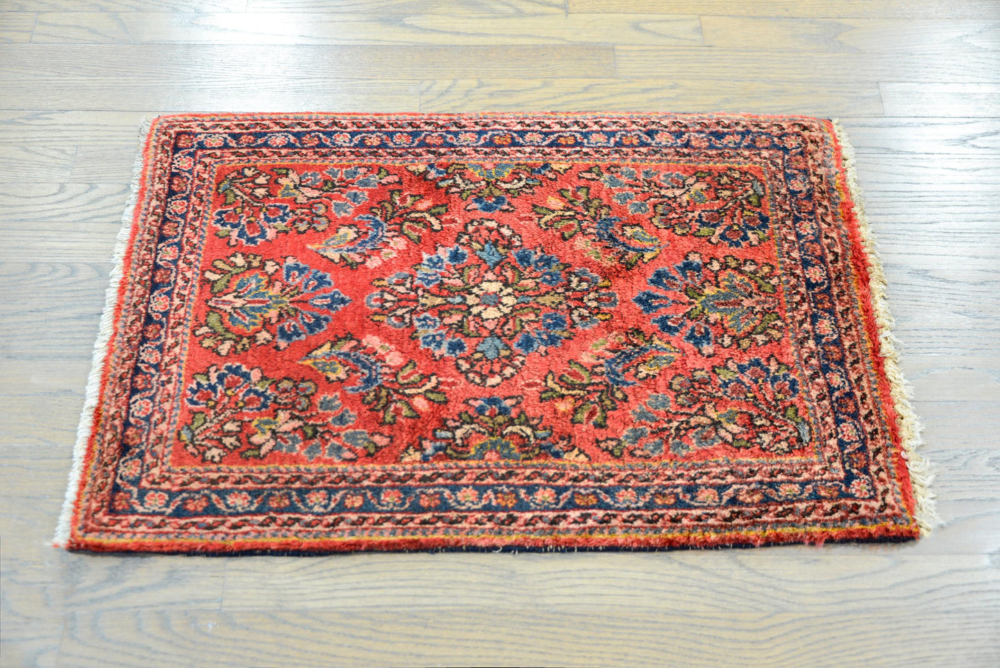 Early 20th Century Persian Sarouk Rug For Sale