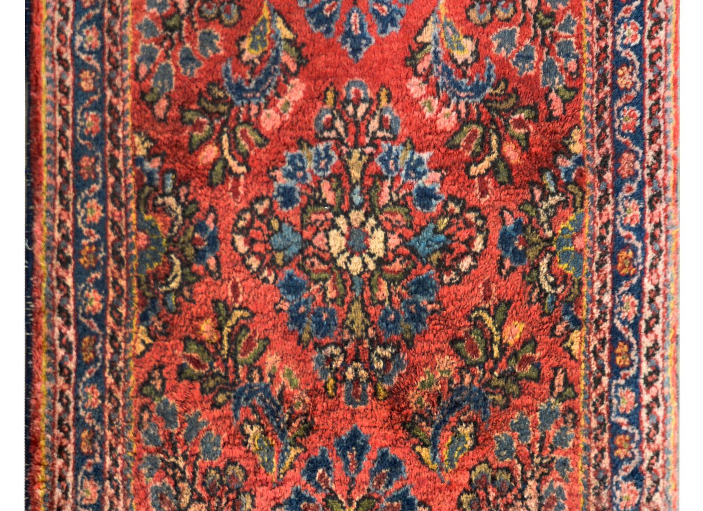 Early 20th Century Persian Sarouk Rug For Sale