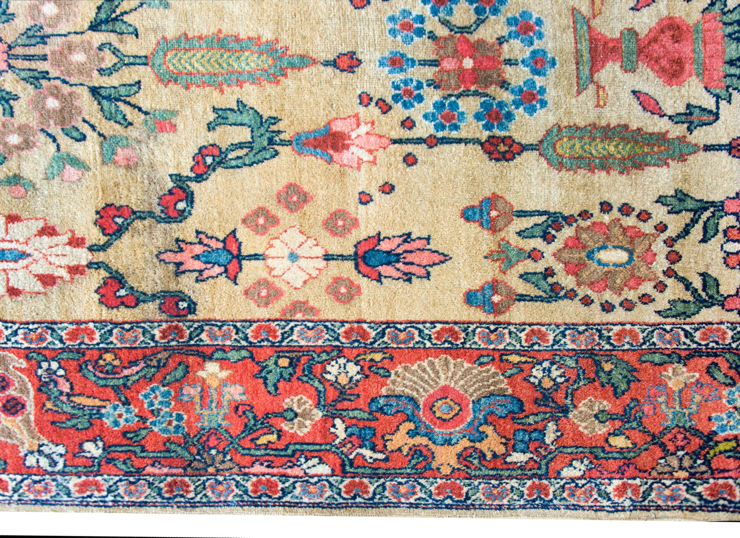Early 20th Century Persian Sultanabad Rug For Sale