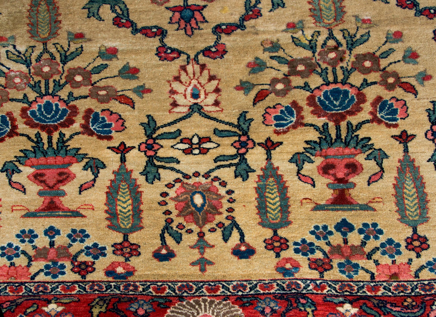 Early 20th Century Persian Sultanabad Rug For Sale