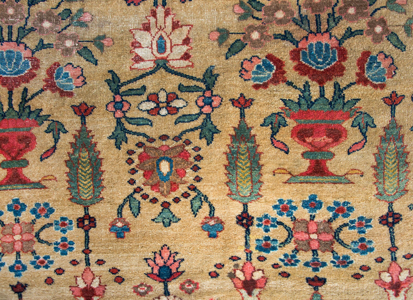 Early 20th Century Persian Sultanabad Rug For Sale