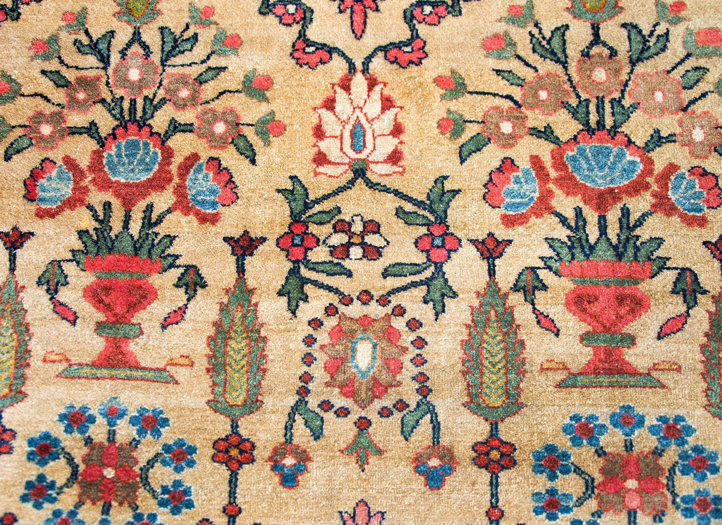 Early 20th Century Persian Sultanabad Rug For Sale
