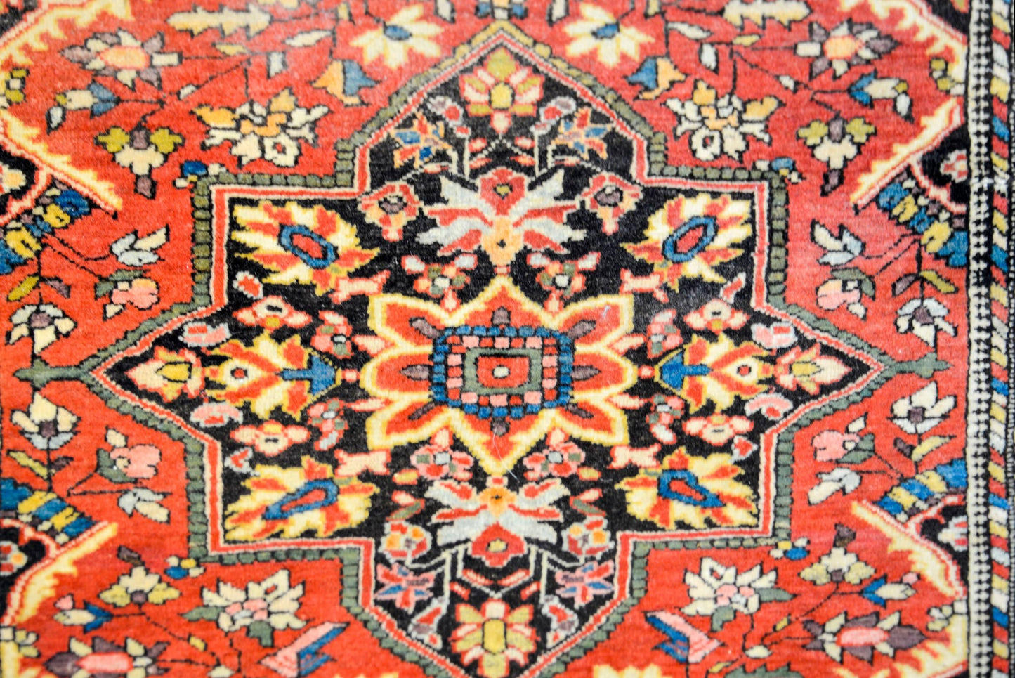 Wonderful Traditional 1930s Sarouk Farahan Rug For Sale