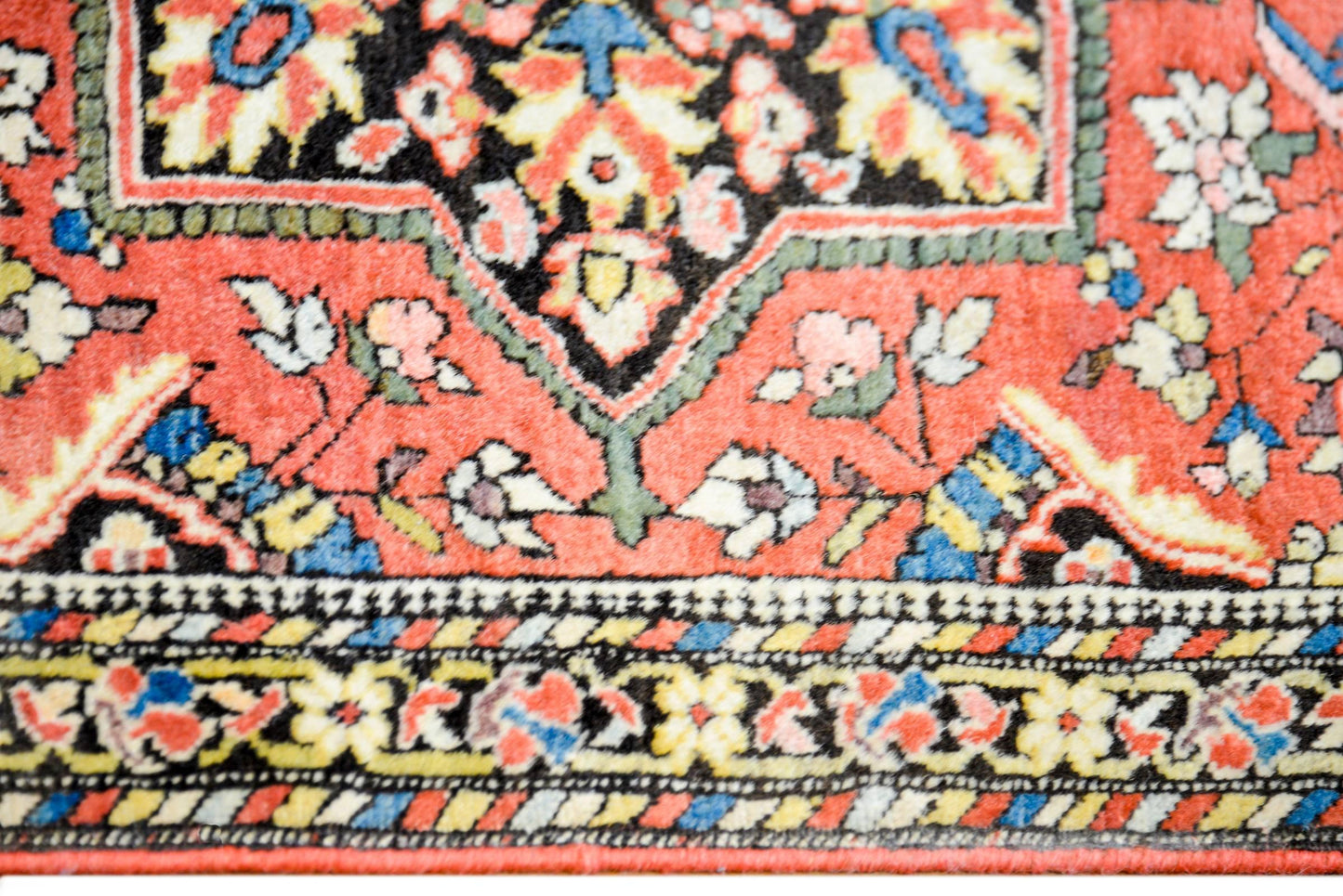 Wonderful Traditional 1930s Sarouk Farahan Rug For Sale