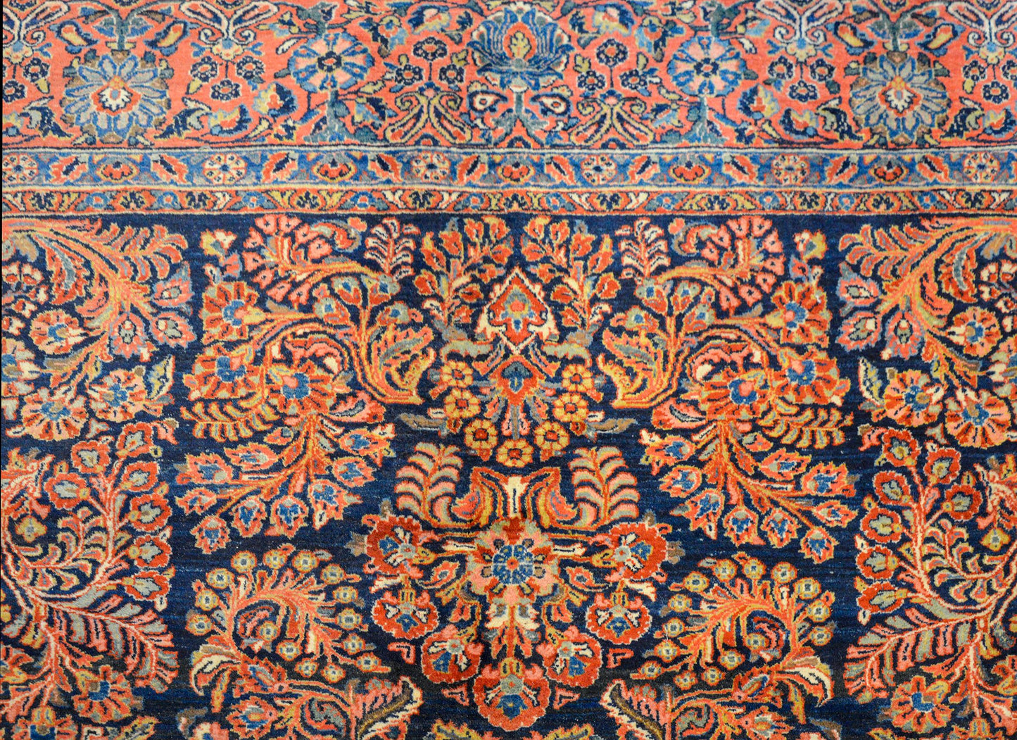Beautiful Early 20th Century Sarouk Rug For Sale