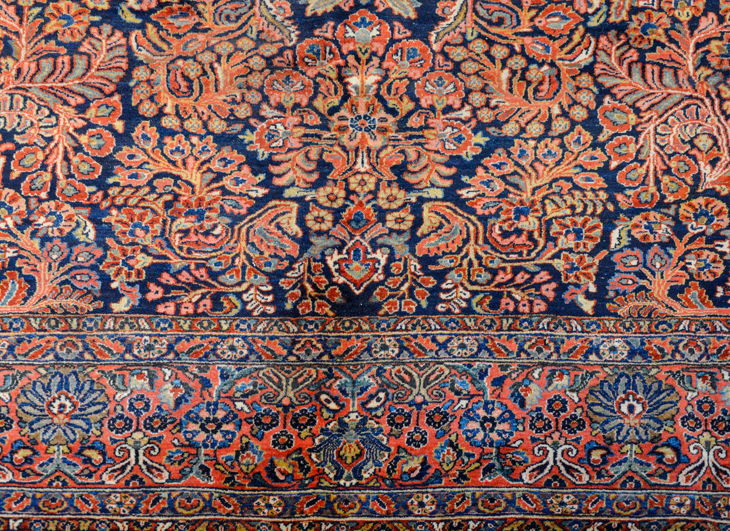 Beautiful Early 20th Century Sarouk Rug For Sale