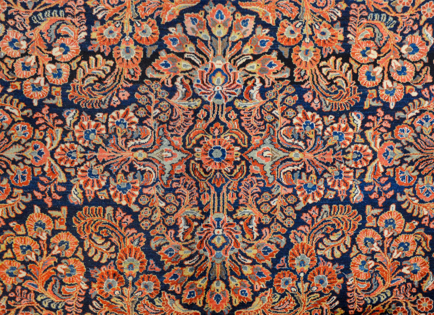 Beautiful Early 20th Century Sarouk Rug For Sale