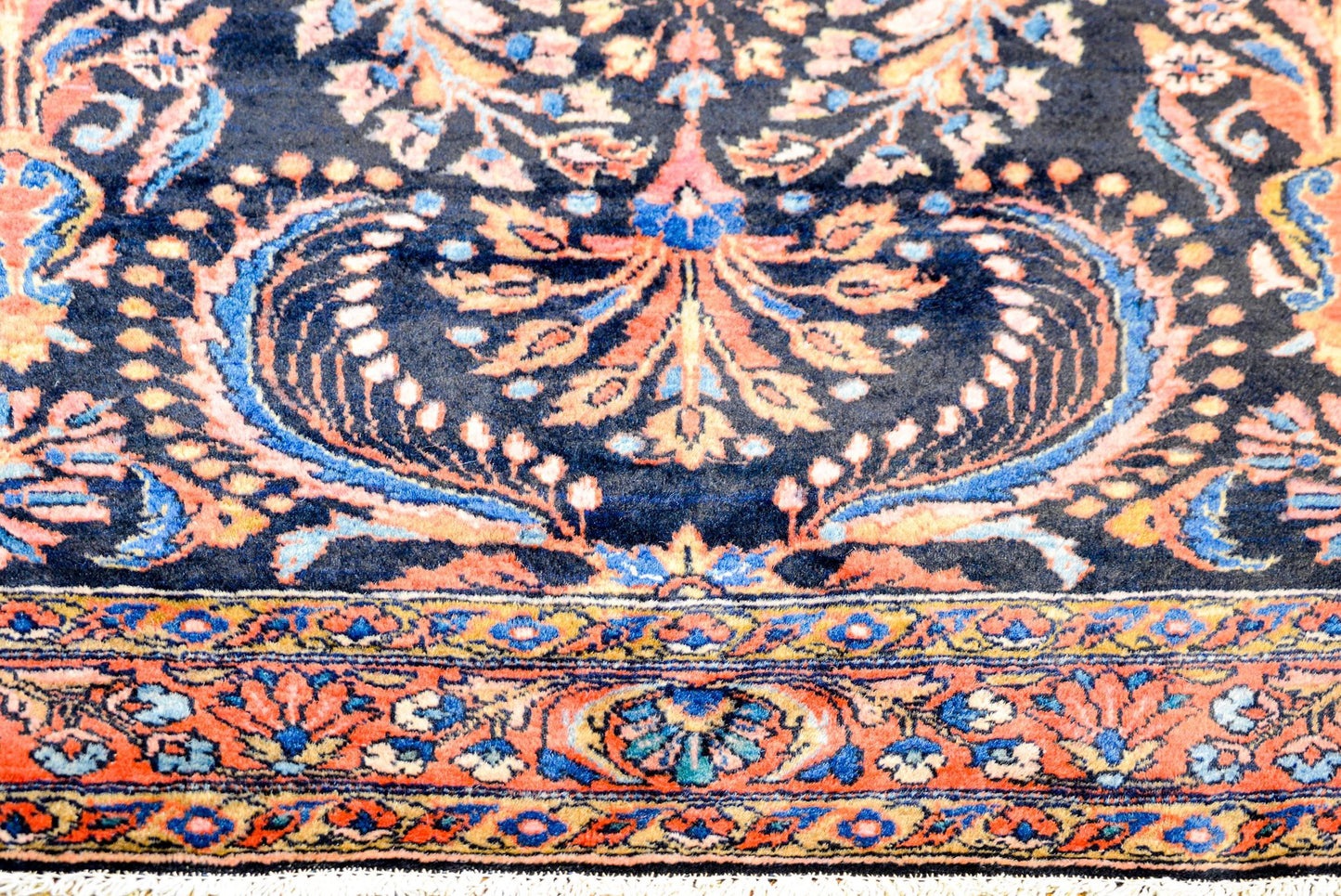Gorgeous Early 20th Century Lilihan Rug For Sale
