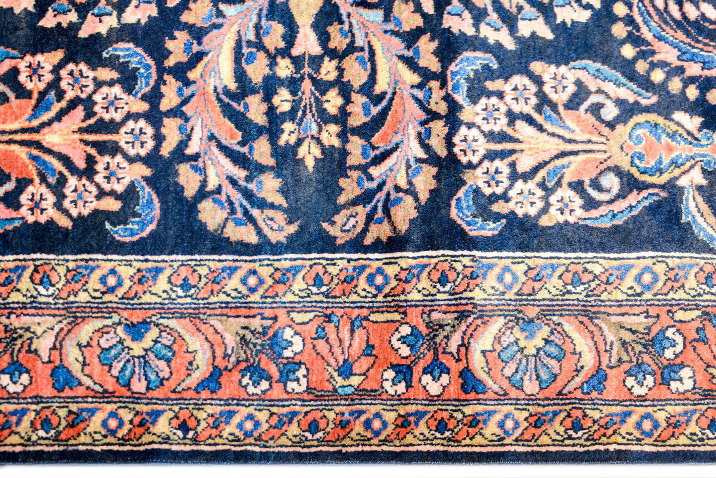 Gorgeous Early 20th Century Lilihan Rug For Sale