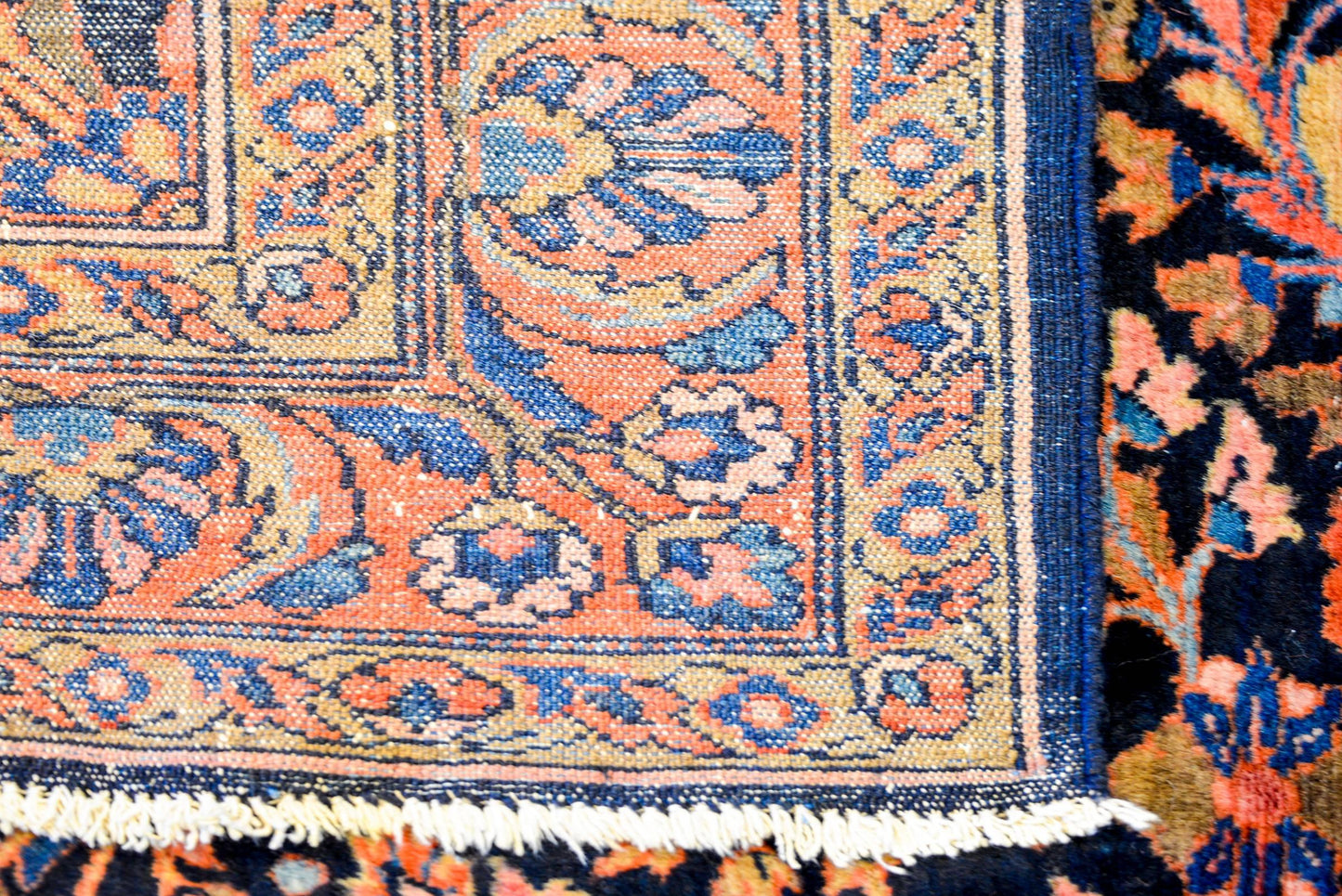 Gorgeous Early 20th Century Lilihan Rug For Sale