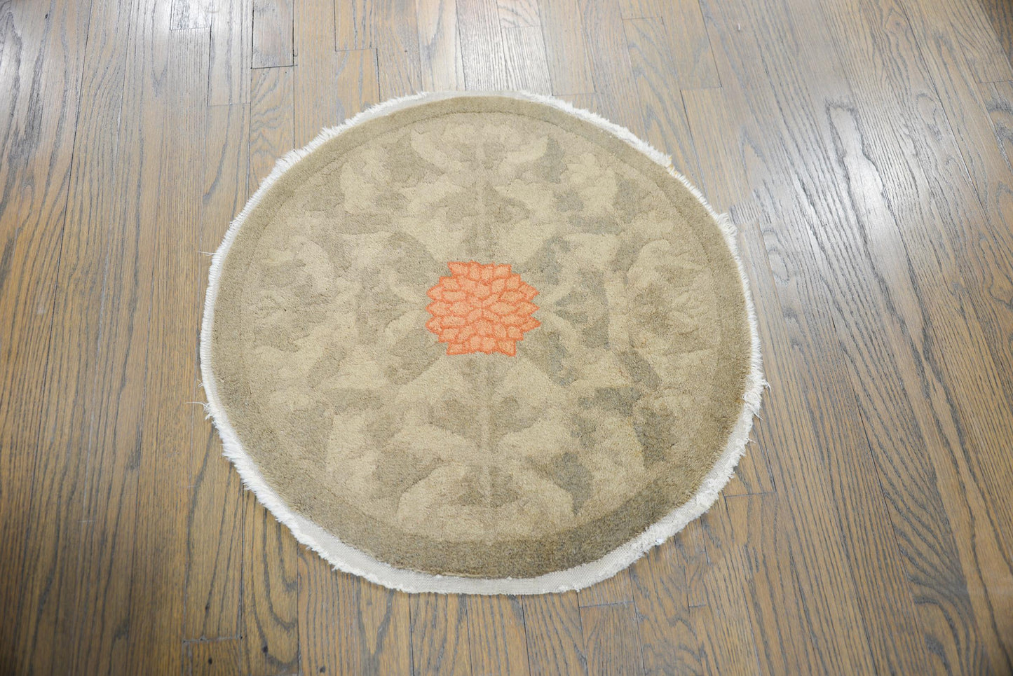 Early 20th Century Chinese Round Rug For Sale