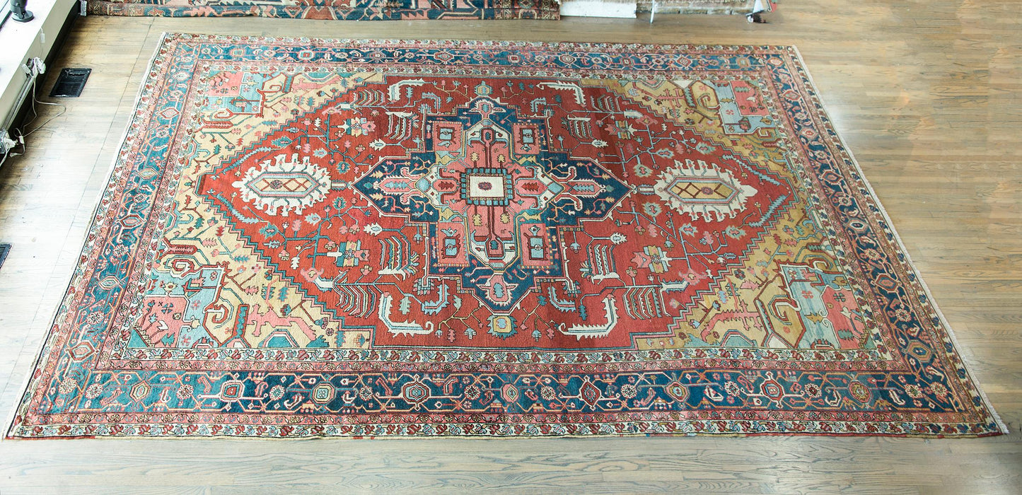 Late 19th Century Persian Serapi Rug For Sale