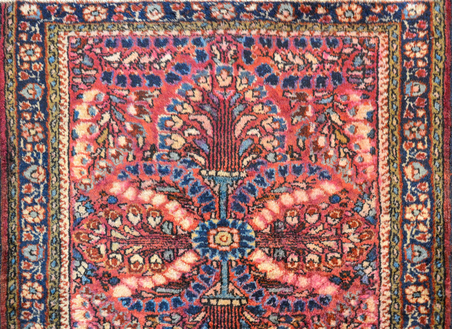 Beautiful Early 20th Century Sarouk Rug For Sale