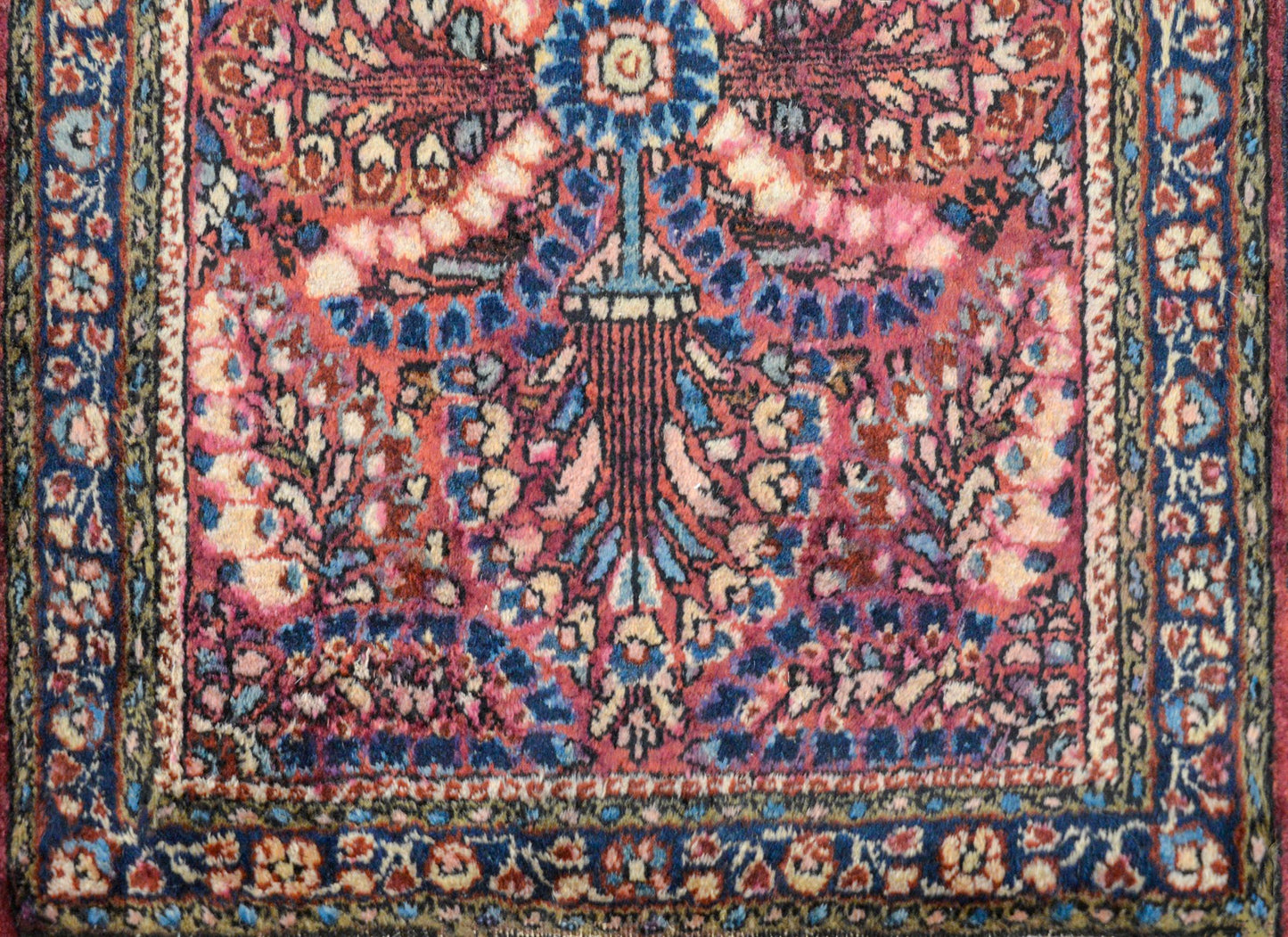 Beautiful Early 20th Century Sarouk Rug For Sale
