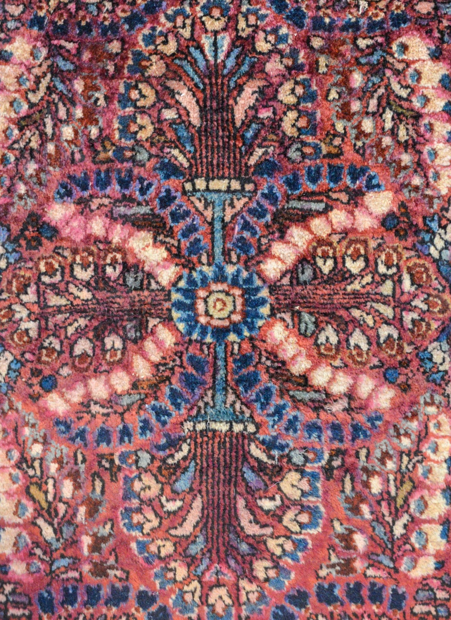 Beautiful Early 20th Century Sarouk Rug For Sale