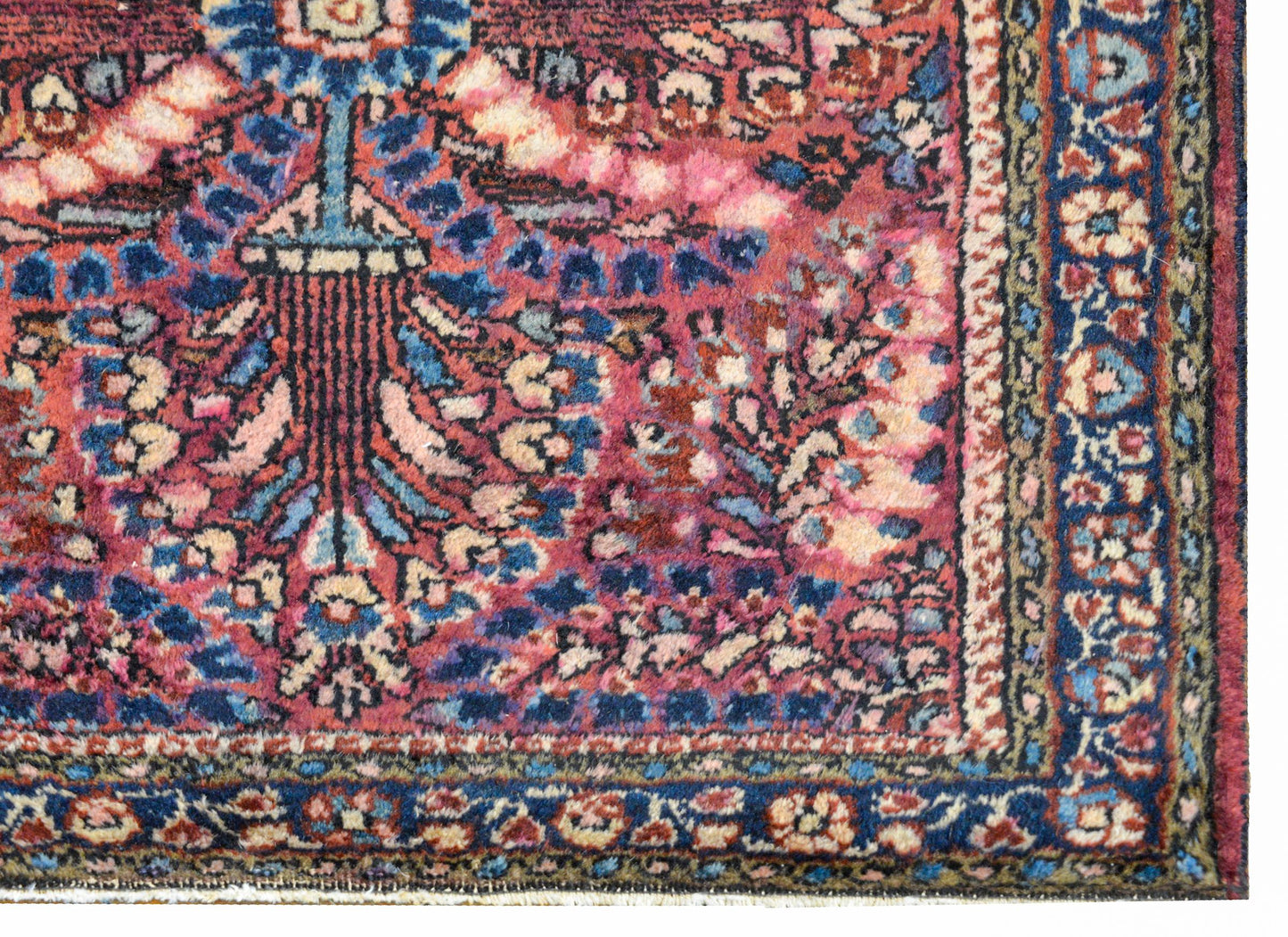 Beautiful Early 20th Century Sarouk Rug For Sale